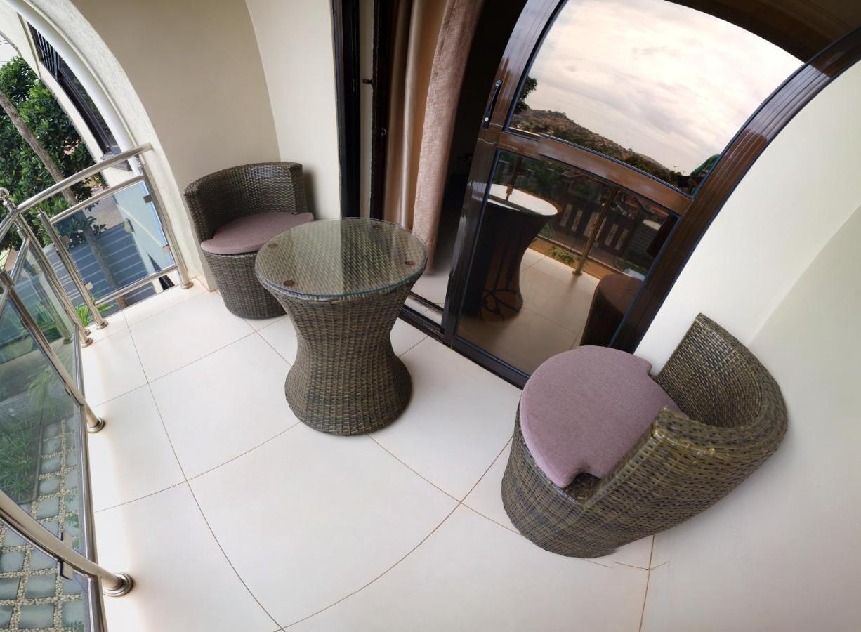 Eric Wilkins Apartments Lubowa Esterno foto