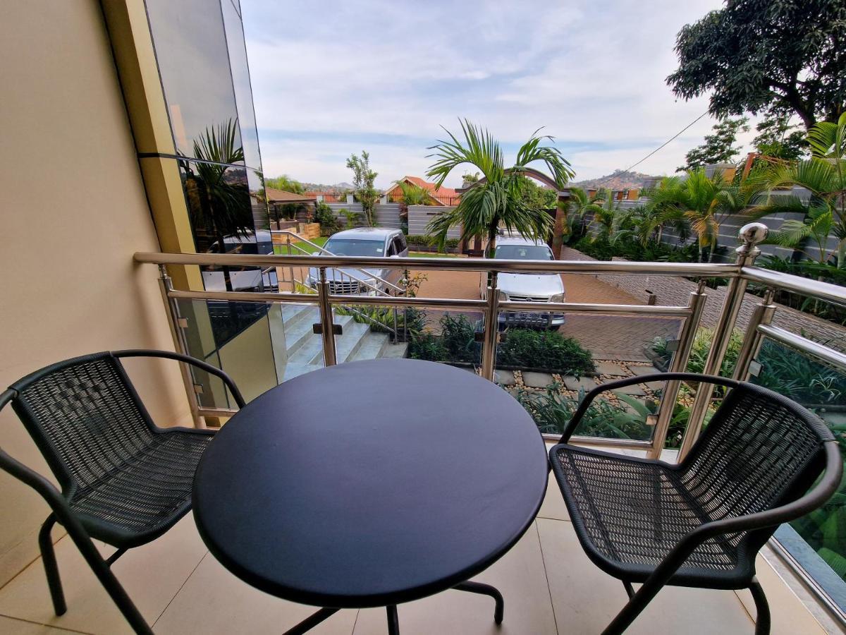 Eric Wilkins Apartments Lubowa Esterno foto